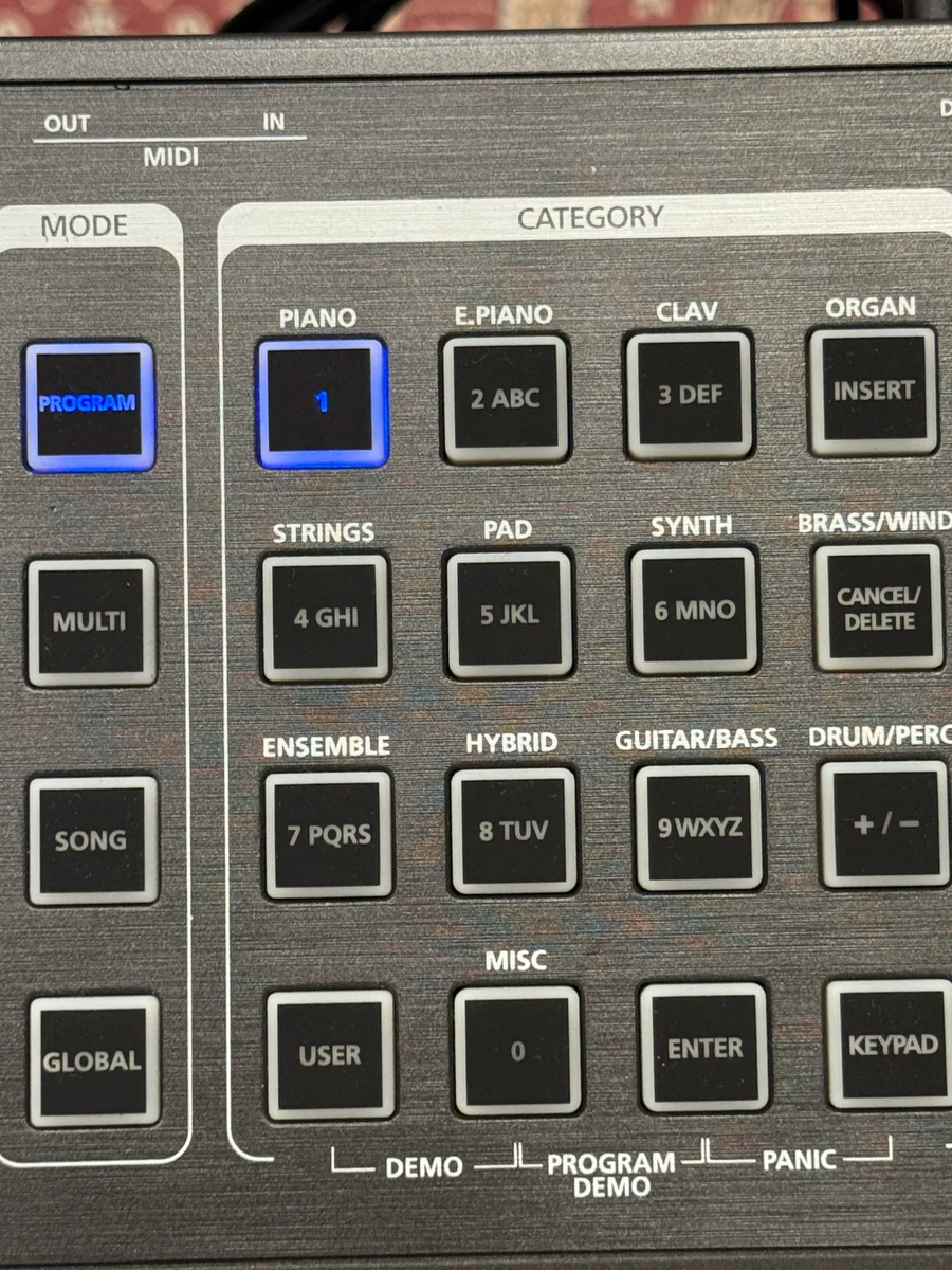 PROGRAM 모드에서 KEYPAD를 끄고 원하는 카테고리를 짧게 누릅니다.